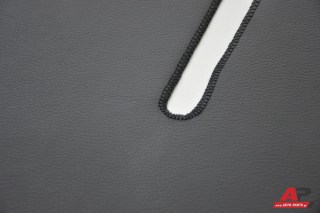 Κάλυμμα Ταμπλό από Δερματίνη, Μαύρο χρώμα, Κοντινή Εικόνα Υλικού – Φωτογραφία από auto-parts.gr